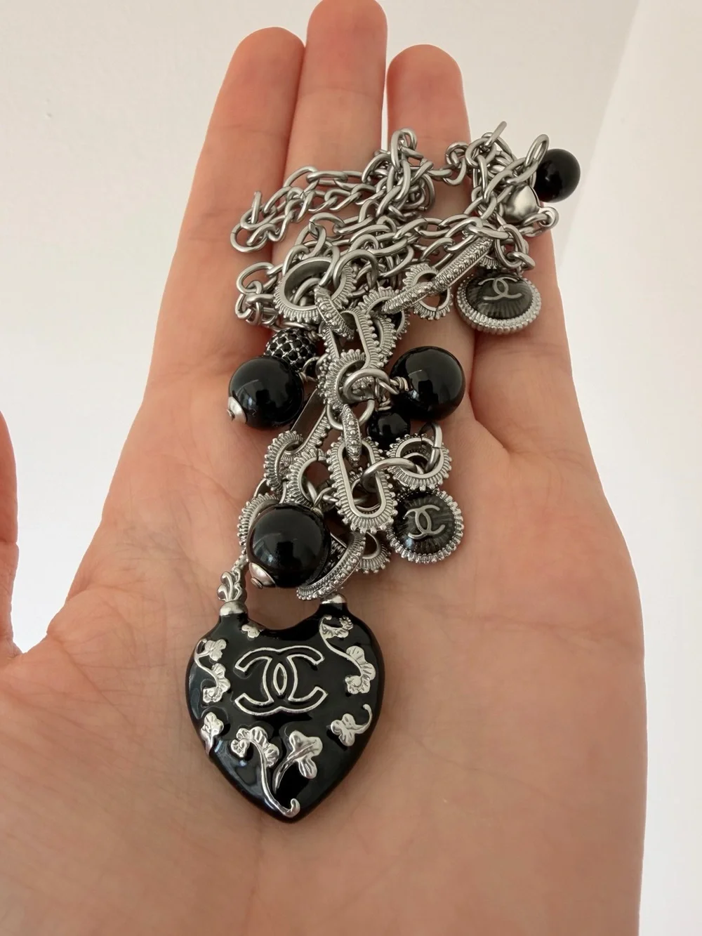 🖤CHANEL Black and Silver Heart Charm Necklace🖤